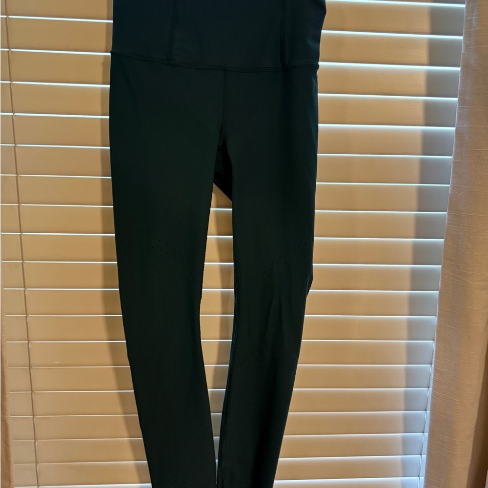 Lululemon Black Leggings High-Rise Sleek Design